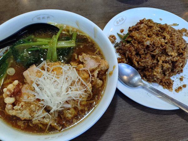 「パーコー麺、マーラー黒チャーハン」@昆布森の写真