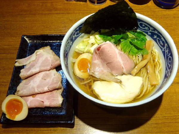 「煮干しそば白醤油＋特製(950円＋260円)」@寿製麺よしかわ 川越店の写真