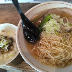 得 あっさり醤油ラーメン＋茶碗チャーシューごはん(1,000