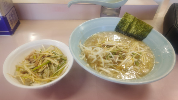 「ネギラーメン850円＆ネギ丼３００円」@ラーメンショップ 緑ヶ丘店の写真