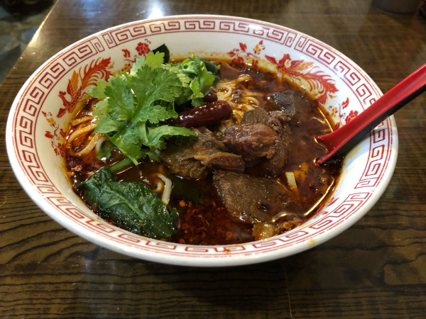 「特製牛肉ラーメン」@知音食堂の写真