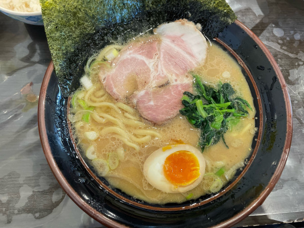 「醤油豚骨ラーメン」@横浜家系ラーメン 並木家の写真
