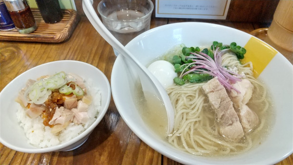 「トリュフ味玉塩生姜らー麺+よだれ鶏ご飯」@塩生姜ら一麺専門店 MANNISH 蔵前店の写真