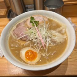 特製鶏白湯醤油ラーメン