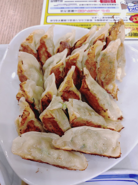 「（期間限定）餃子２０個定食 半チャーハン付　１２１０円　※」@リンガー食堂 首都高八潮PA店の写真