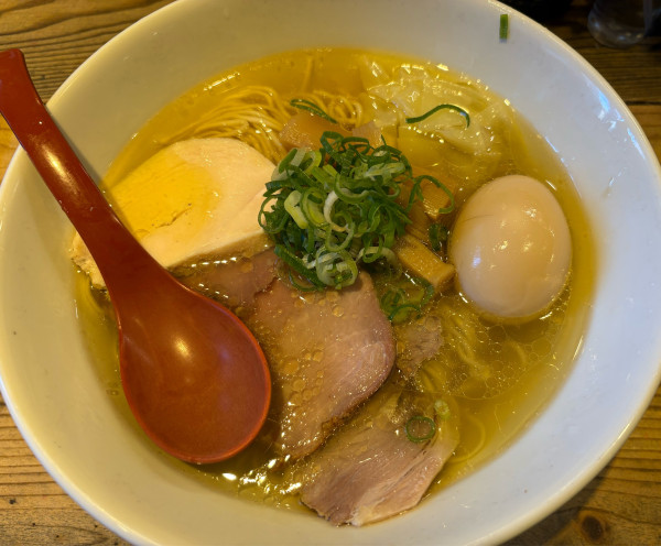「軍鶏特製塩ラーメン」@麺屋 翔 西新宿本店の写真