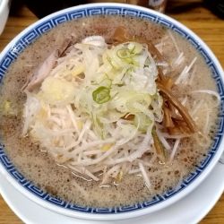 ラーメン900円＋もやし増（無料）