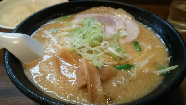 「背脂味噌らーめん 930円＋半ライス100円」@麺屋 亥龍の写真