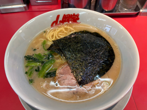「醤油ラーメン690円」@ラーメン山岡家 水戸城南店の写真