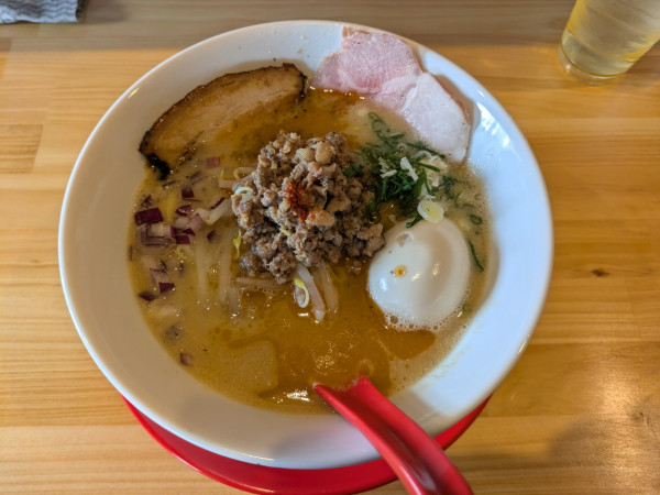 「味噌とん 味玉(中太麺)」@麺やOK NEOの写真