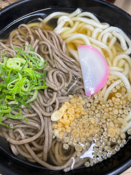 「紅白うどんそば」@王冠の写真