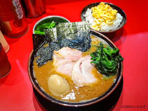 「チャーシューメン3枚 大盛(+生ほうれん草+味玉)」@王道家味の継承店 カズ家の写真