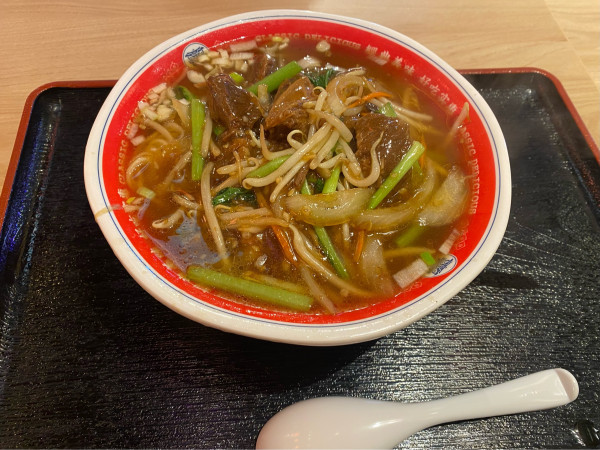 「紅焼牛肉麺（大盛）1,060円+香菜水餃子（３個）319円」@台湾酒場 台北餃子館 横浜アソビル店の写真
