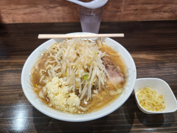 「らーめん 豚1枚追加 しょうがトッピング」@ぶたけん。3rdの写真