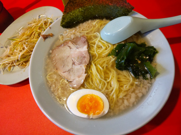 「朝ラーメン＋ネギ(別皿)」@ラーメンショップ○波 武蔵浦和店の写真
