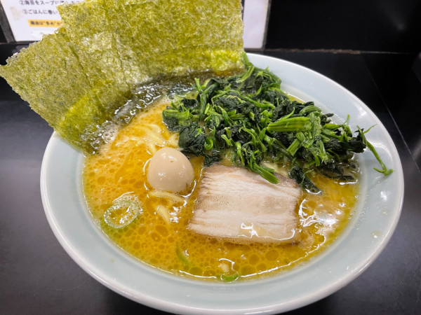 「ラーメン　ほうれん草トッピング」@萬来亭の写真