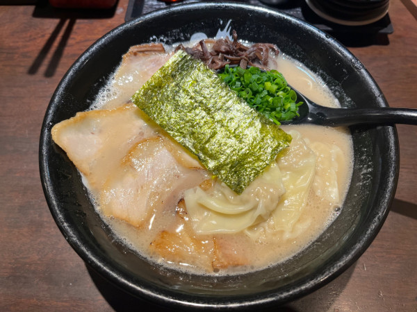 「濃厚チャーシューワンタン麺（1,320円）」@石田一龍 本店の写真