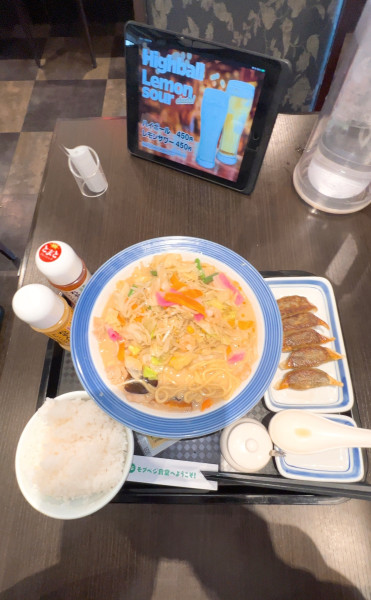 「野菜たっぷりちゃんぽん＋セット餃子」@リンガーハット 八王子石川店の写真