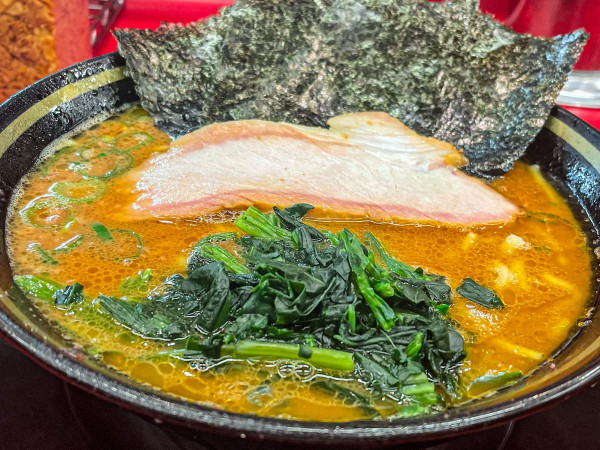「ラーメン（固・多）＋チャーシューまぶし」@IEKEI_TOKYO 王道家直系の写真