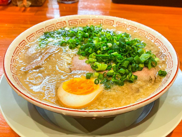 「博多こってり＋ねぎ＋替え玉」@濃厚豚骨らーめん 博多一路の写真