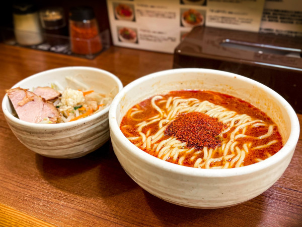 「辛辛らーめん＋スタベジ＋ニンニク＋揚げニンニク（2個）」@麺処 一笑の写真