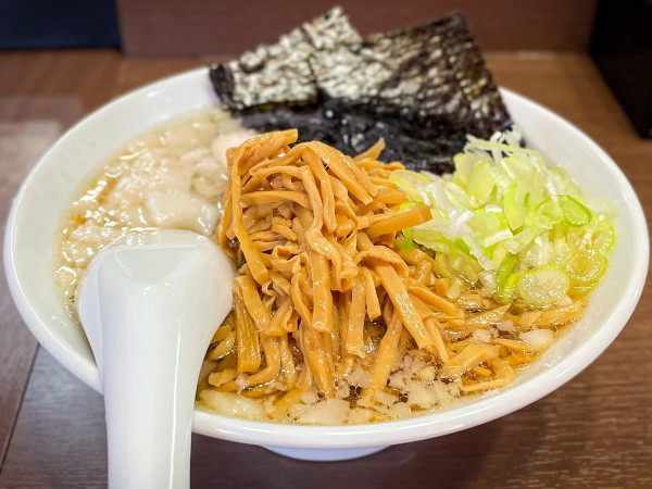 「中華そば並盛(背脂・こってり)＋メンマ」@煮干し中華そば 山形屋の写真