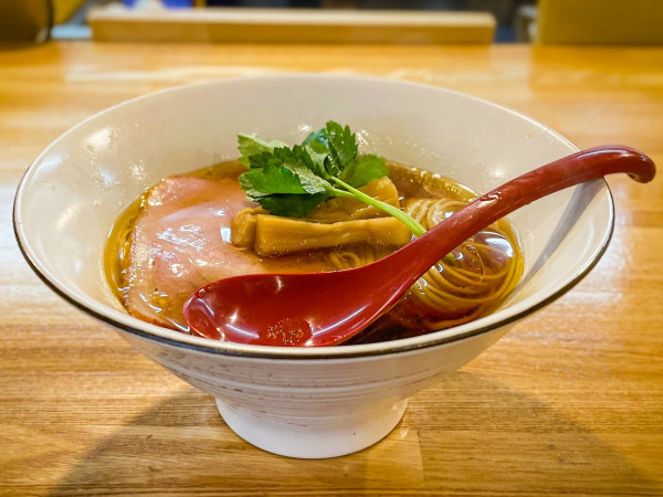 「(竹)中華そば(醤油)+ワンタン皿」@自家製麺 くろ松の写真