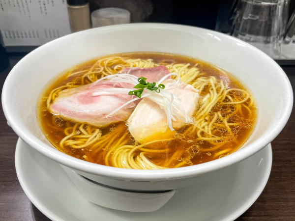 「醤油そば（メンマ品切→鶏）＋チャーシュー丼」@中華そば 裏慶の写真