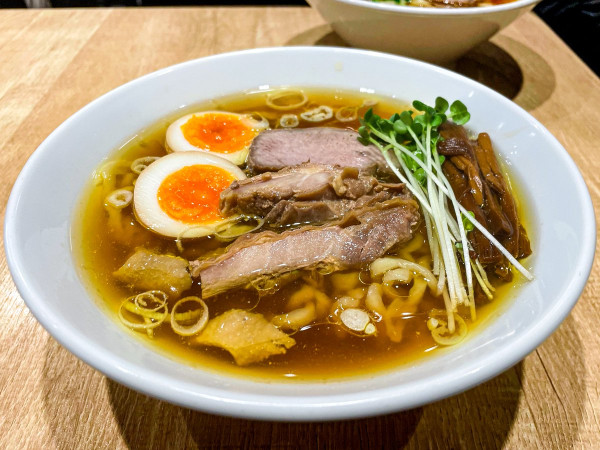 「親鶏中華そば+味玉」@手打 親鶏中華そば 綾川の写真