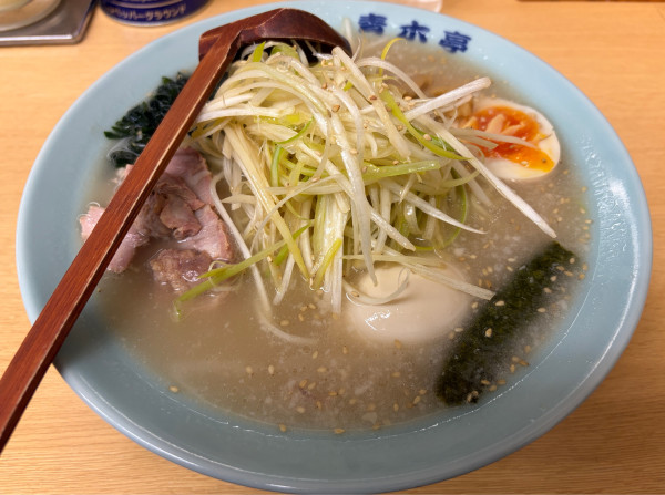 「ネギラーメン(塩)＋JAF会員味玉サービス」@ラーメン青木亭 越谷店の写真