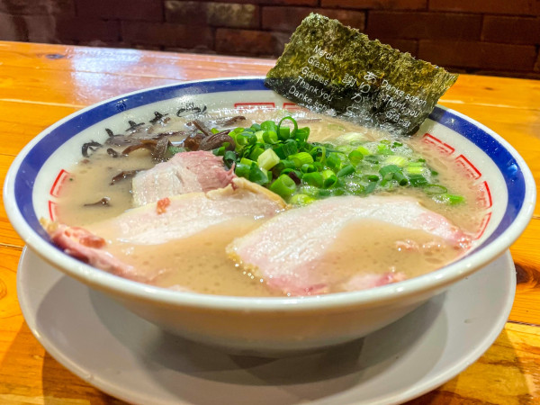 「らーめん（普通）＋替玉（バリかた）」@博多長浜らーめん 田中商店の写真