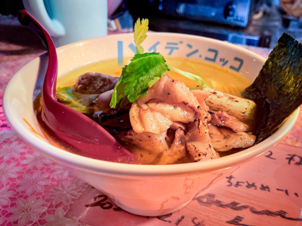 「凛々しい焼き地鶏汐上湯麺(油多め)(限定)」@らーめん凛々の写真