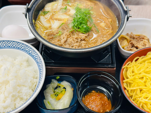 「とんこつ牛肉玉ラーメン鍋膳 888円 牛小鉢 222円」@吉野家 大森店の写真