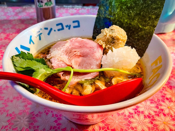 「凛々しい牡蠣帆立ドロップス ×魚貝煮干手揉み太麺中華ソバ」@らーめん凛々の写真