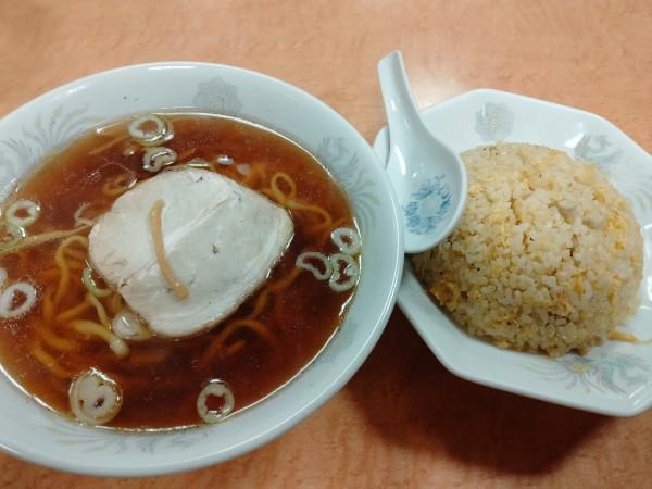 「半ラーメンとチャーハンセット」@珍來 西川口西口店の写真