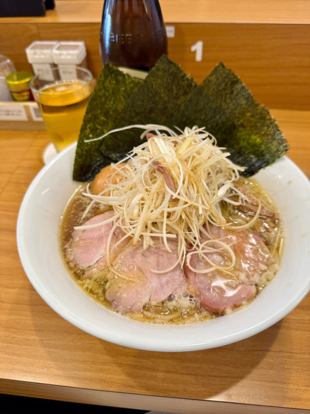 「全部のせ醤油らーめんネギトッピング実山椒つくね×2」@しののめヌードルの写真