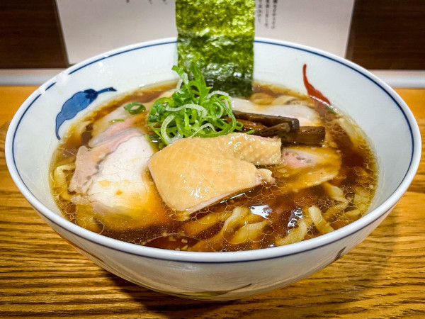 「醤油らーめん＋チャーシュー入り玉子かけごはん」@らーめん亭 ひなり竜王の写真