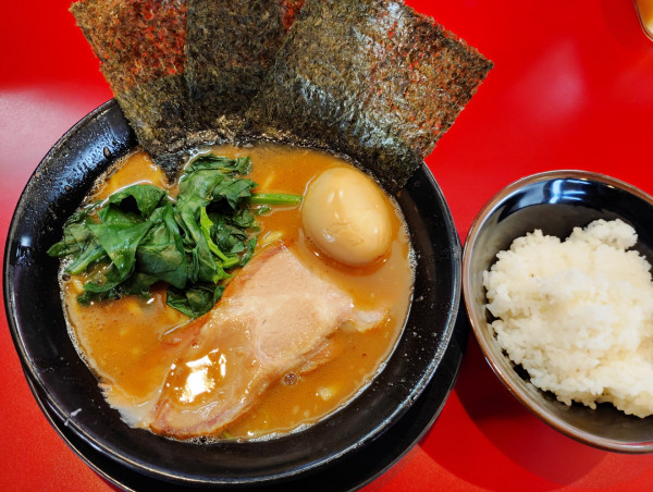 「ラーメン 味付玉子 ライス小」@家系ラーメン たつ家の写真