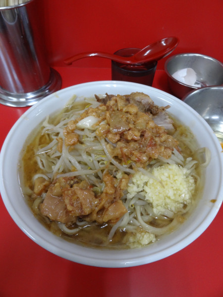 「小1050円YsNA 生卵50円」@ラーメン二郎 柏店の写真