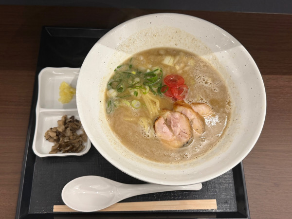 「鶏煮干しらぁめん醤油1100円」@麺や いま村の写真