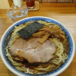 ラーメン1100円中