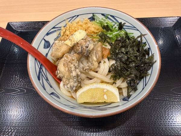 「牡蠣バターぶっかけうどん(並盛)890円」@丸亀製麺 イーサイト高崎店の写真