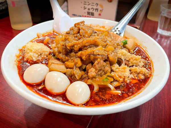 「辛いスタ満ソバ（全部）＋まさお＋小ライス」@元祖スタミナ満点らーめん すず鬼の写真