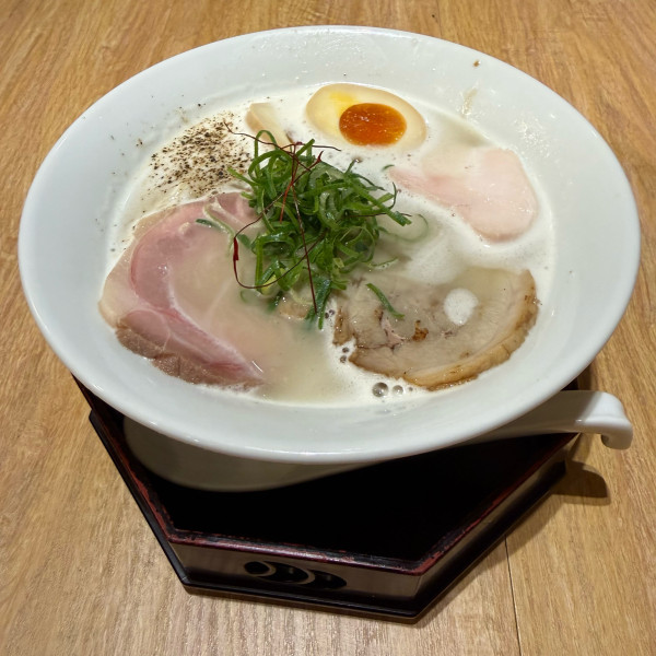 「特製鶏白湯」@小麦と鈴の写真