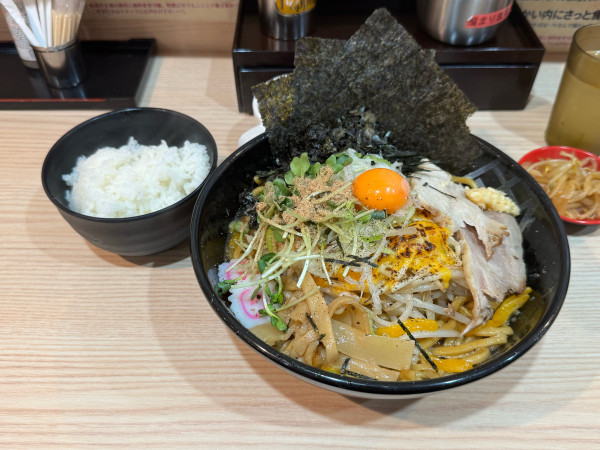 「特濃ダブダブダブ油そば」@武蔵野アブラ學会 神田店の写真