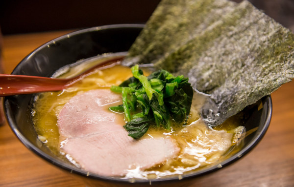 「王道家直伝ラーメン(並)」@MEN-EIJI EAK 東区本町店の写真