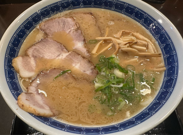 「チャーシュー麺 大盛¥1460」@博多麺房 赤のれん 西麻布本店の写真