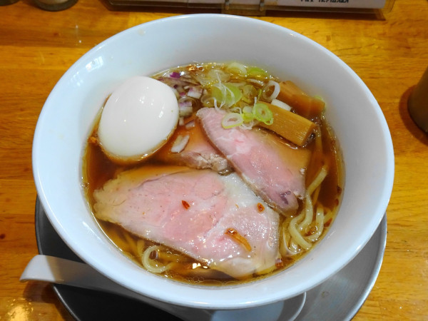 「しょうゆラーメン（900円）＋味玉（100円）」@讃岐ロックの写真