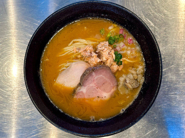 「★<1周年記念限定>鮭白湯味噌らぁめん🍜¥1,200」@らぁ麺 ようざんの写真