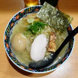 【限定】地鶏の手揉み中華蕎麦（塩）＋味玉＋瓶ビール